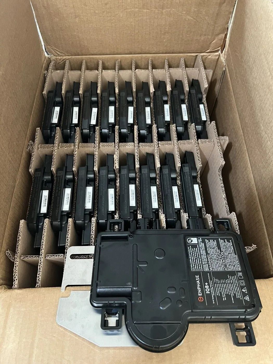 IQ8M Enphase Microinverter Box of 18 — visuel 2